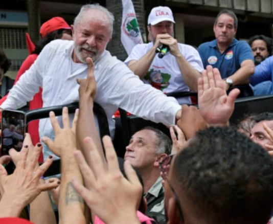 Elecciones en Brasil: De cara al balotaje, Bolsonaro achica la ventaja ante Lula en las encuestas