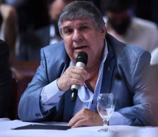 El senador Mayans evoluciona bien, pero continúa internado y debera someterse a diálisis.