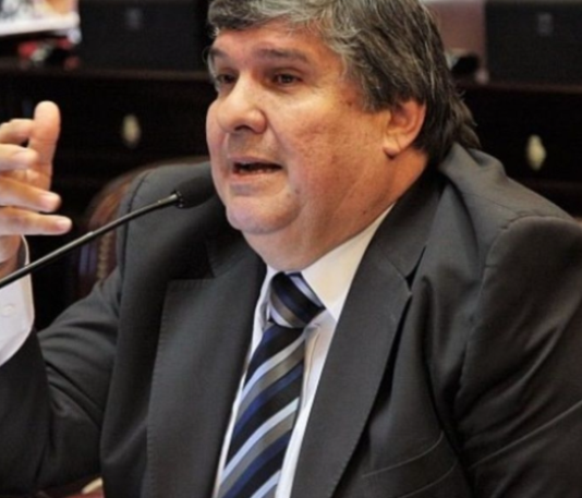 En medio de un hermetismo el senador Mayans fue trasladado a Buenos Aires.