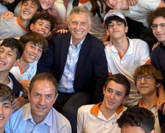 Macri dijo que le «parte el alma el éxodo de los jóvenes argentinos» y les pidió que «le den al país una oportunidad más»