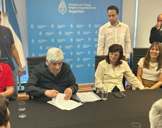 PARITARIAS CAMIONEROS: Hubo acuerdo y los Moyano lograron un 107% de aumento salarial