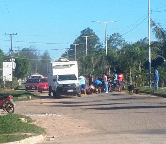 LAGUNA NAINECK: Mujer motociclista sufrió lesiones al caer tras colisionar con un can.