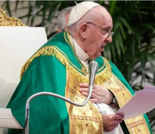 «No nos dejemos engañar por el populismo ni sigamos a falsos mesías», remarcó el Papa.