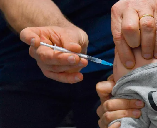 Se duplicaron los casos de Covid: especialistas recomiendan aplicarse vacunas de refuerzo.