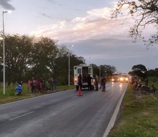 LAGUNA NAINECK: Un utilitario y dos motocicletas protagonizaron un hecho de tránsito a la altura del Puente Angelito, sobre Ruta 86.