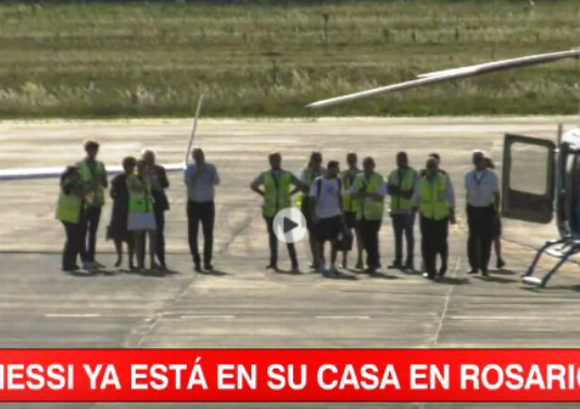 El multitudinario recibimiento a Lionel Messi en su casa en Rosario y el gesto con los hinchas