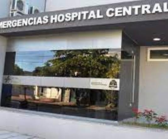 LAGUNA BLANCA: Motociclista sufrió graves lesiones en un hecho vial por lo que fue derivado a un nosocomio de la capital provincial.