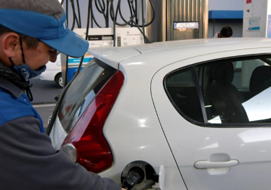 Otra vez aumentan la nafta y el gasoil: suben 4% desde esta medianoche.