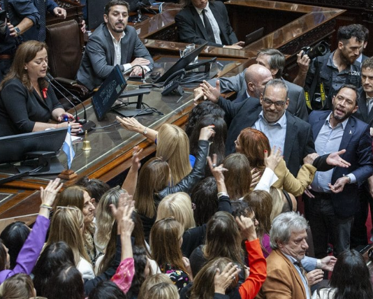 Con gritos y caos, Juntos por el Cambio hizo caer la sesión en Diputados y Cecilia Moreau quedó en el ojo de la tormenta