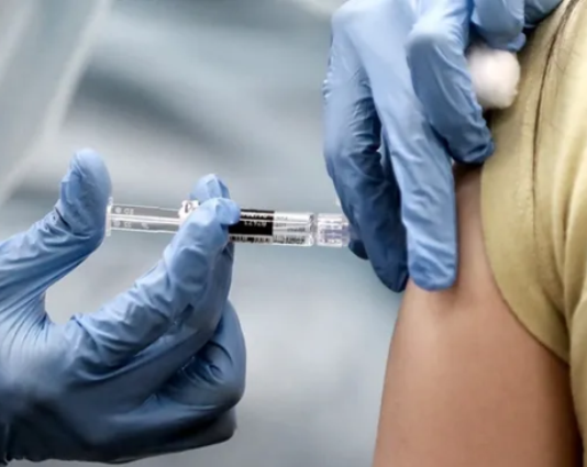 COVID 19: Según un estudio, tres vacunas pierden efecto a seis meses de su aplicación.