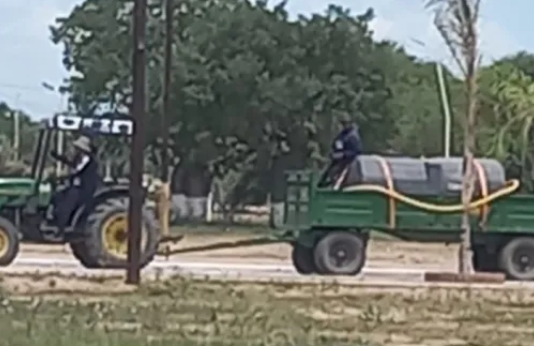 POZO DEL TIGRE: Una parroquia junta agua para familias ante la inutilidad del municipio y el gobierno