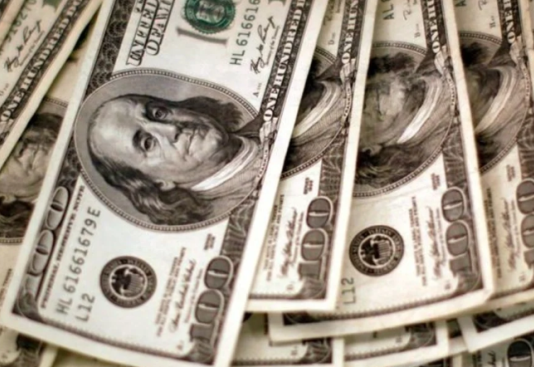 El blue cerró con récord nominal histórico de $359