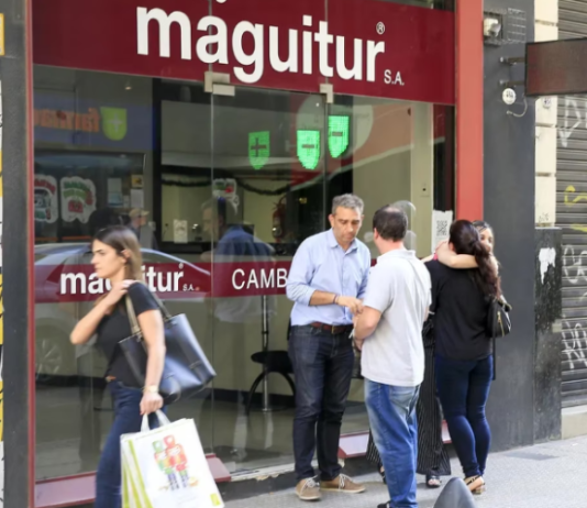 DÓLAR BLUE HOY: A cuánto cotiza el martes 17 de enero.