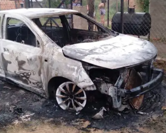 CLORINDA: Incendió la vivienda y un vehículo, lesionó a su pareja con un cuchillo y huyó