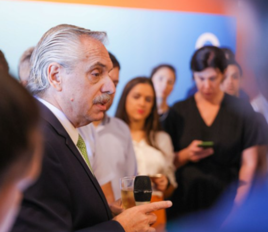 INSULTOS Y GRITOS: El incómodo momento de Alberto Fernández en su paso por Miramar