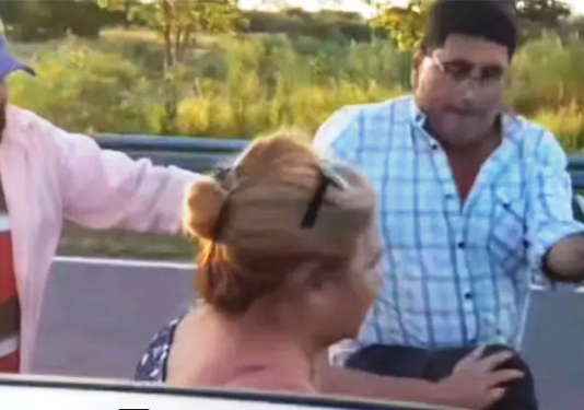 PERÍN: El intendente agrede a un periodista porque lo exponen usando las máquinas del municipio en sus terrenos