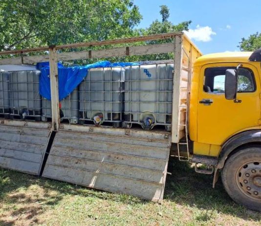 EN CLORINDA: La Policía secuestró tres vehículos que transportaban irregularmente más de 16.000 litros de combustible