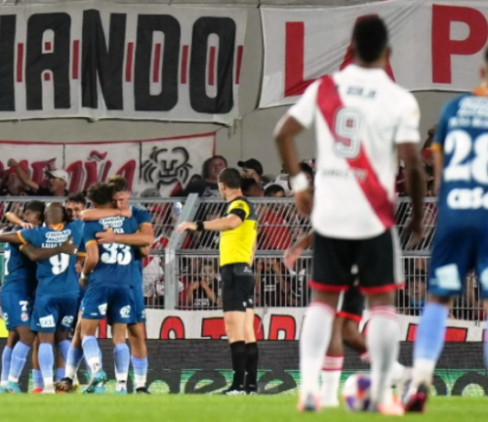 Sorpresa en el Monumental: Arsenal se lo dio vuelta a River y sumó su primer triunfo
