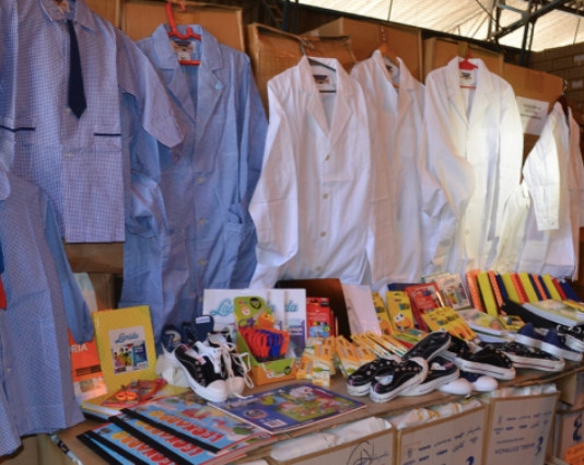 El Gobierno ya comenzó a distribuir los kits escolares a todos los establecimientos