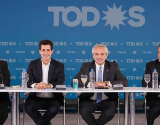 El Presidente no baja su candidatura, recorre el país y prepara un discurso defensivo para el 1º de marzo