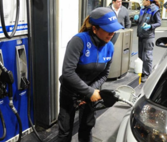 YPF se sumó a las otras petroleras y aumentó un 4% los precios de sus combustibles