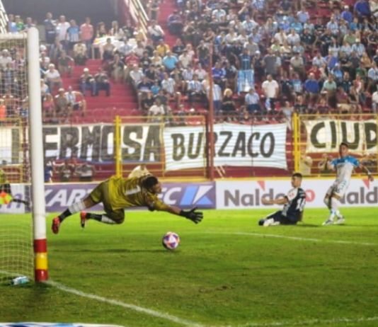 Racing sufrió, pero superó a San Martín de Formosa