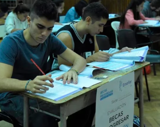 Becas Progresar: cuándo comienza la inscripción y cuáles son los requisitos para cobrar $9.000 por mes