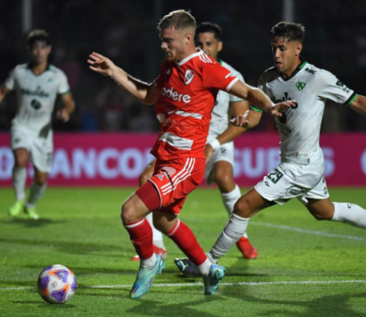 RIVER EN LA CIMA: Le ganó 2 a 0 a Sarmiento y es líder de la Liga Profesional