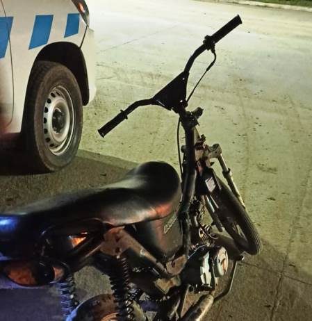 LAGUNA BLANCA: La Policía retuvo a un menor en motocicleta por poner en riesgo la seguridad del tránsito