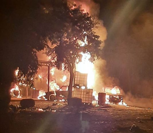 CLORINDA: Un incendio de grandes proporciones destruyó vehículos en “Paso Surubí”.