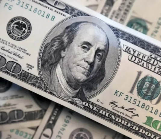El dólar blue alcanzó un nuevo récord y cerró en $394