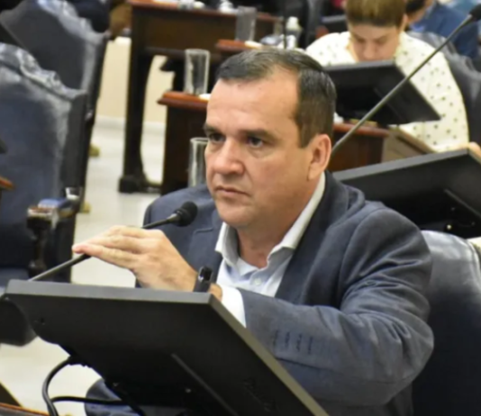 ZÁRATE: «Gobierno rico, aumento pobre. Miserable y mezquino el aumento del 50%