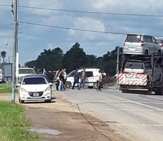 LAGUNA BLANCA: Ante «inacción de autoridades», vecinos autoconvocados y taxistas concretaron un contracorte.