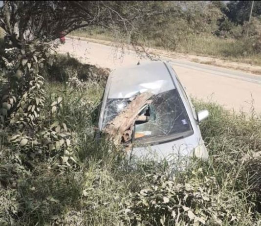 LAGUNA NAINECK: Una mujer sufrió lesiones al protagonizar un despiste con su vehículo sobre Ruta Provincial 4