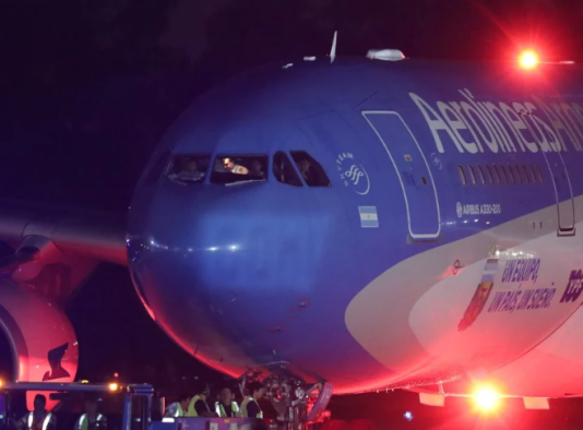 Si bien achicó pérdidas, el déficit de Aerolíneas fue de casi US$ 1 millón diario en 2022