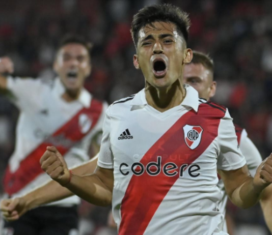 En la última jugada, River Plate le ganó a Newell’s Old Boys y llegó a siete triunfos consecutivos