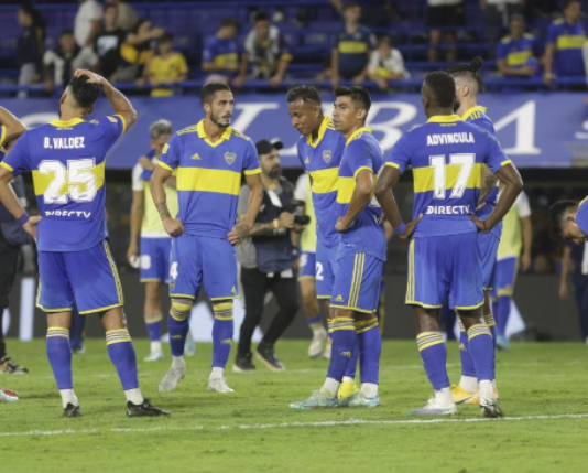 Boca sigue sin ganar en la Bombonera: sobre el final, perdió 2 a 1 ante Colón