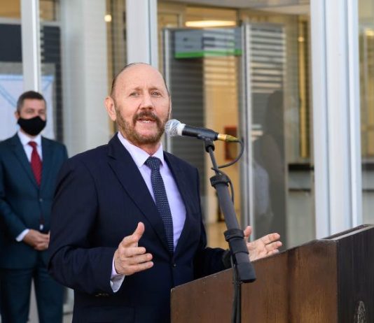 El Gobernador rindió homenaje a los caídos y veteranos de la Guerra de Malvinas