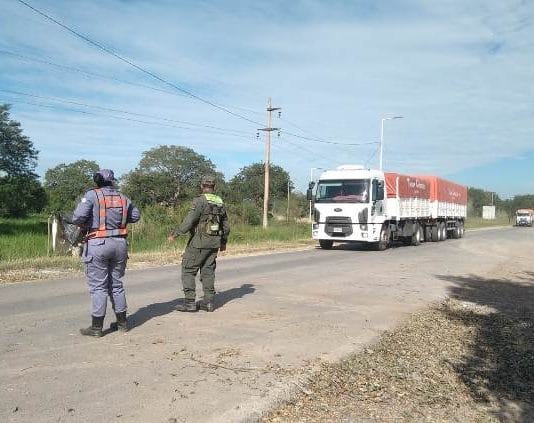 LA PRIMAVERA: Tras acuerdo entre originarios manifestantes y funcionarios del gobierno provincial y local, fue levantado en la tarde de este jueves el corte de la Ruta Nacional 86.