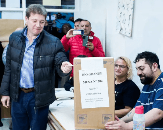ELECCIONES EN TIERRA DEL FUEGO: Gustavo Melella se impone por amplio margen y evita el balotaje