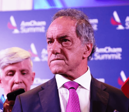 Cristina y La Cámpora no saben qué hacer con Daniel Scioli: forzarlo a que se baje o afrontar el daño que pueda causar en la interna