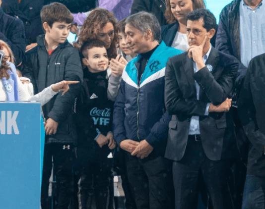 El kirchnerismo vuelve a impulsar la opción del candidato único y busca desgastar a Scioli y Rossi