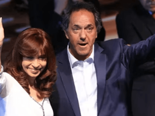 Duras críticas del kirchnerismo a Daniel Scioli: “Va a armar una lista con cachivaches”
