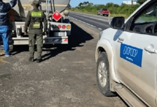 Evitaron el contrabando de combustible a Paraguay por 68 millones de pesos e incautaron ocho camiones cisterna