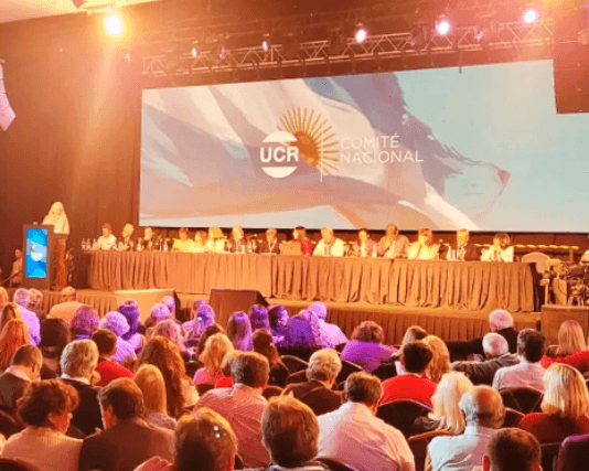 Con críticas a Javier Milei, la UCR cerró su Convención Nacional y remarcó la necesidad de «ampliar la coalición»