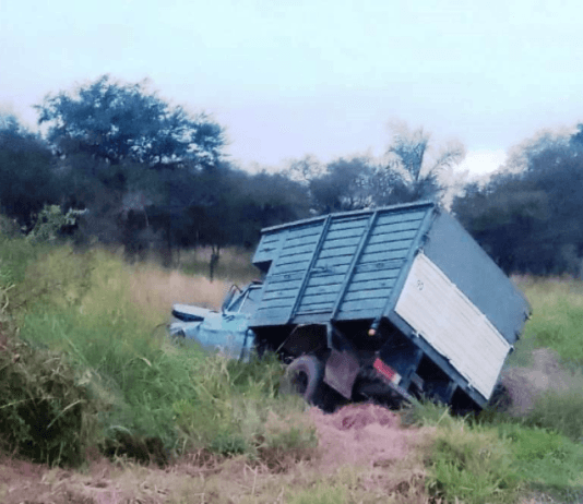 CLORINDA: Vehículos que transportaban combustible evadieron control policial y luego uno de ellos volcó