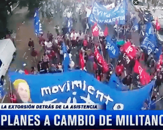Asistencia a cambio de militancia: denuncian al Movimiento Evita por pedir «peajes» a beneficiarios de planes