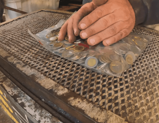 PESO POR PESO: Las monedas argentinas vendidas como metal valen más que su denominación