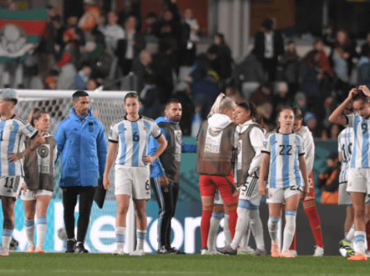 Mal comienzo para la Selección Argentina femenina: sobre el final, cayó ante Italia en el debut mundialista