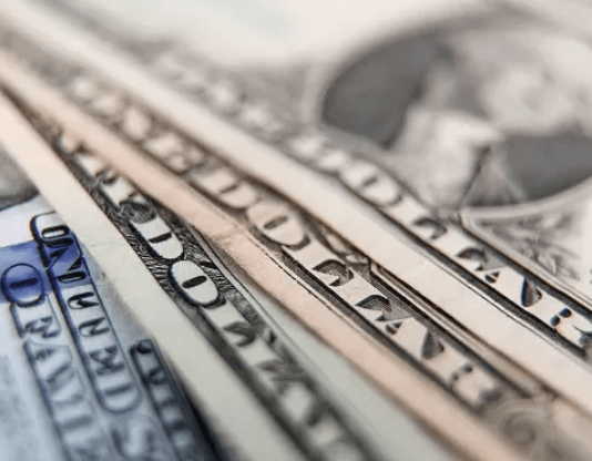 El dólar libre llegó a 553 pesos y ya subió por encima de la inflación